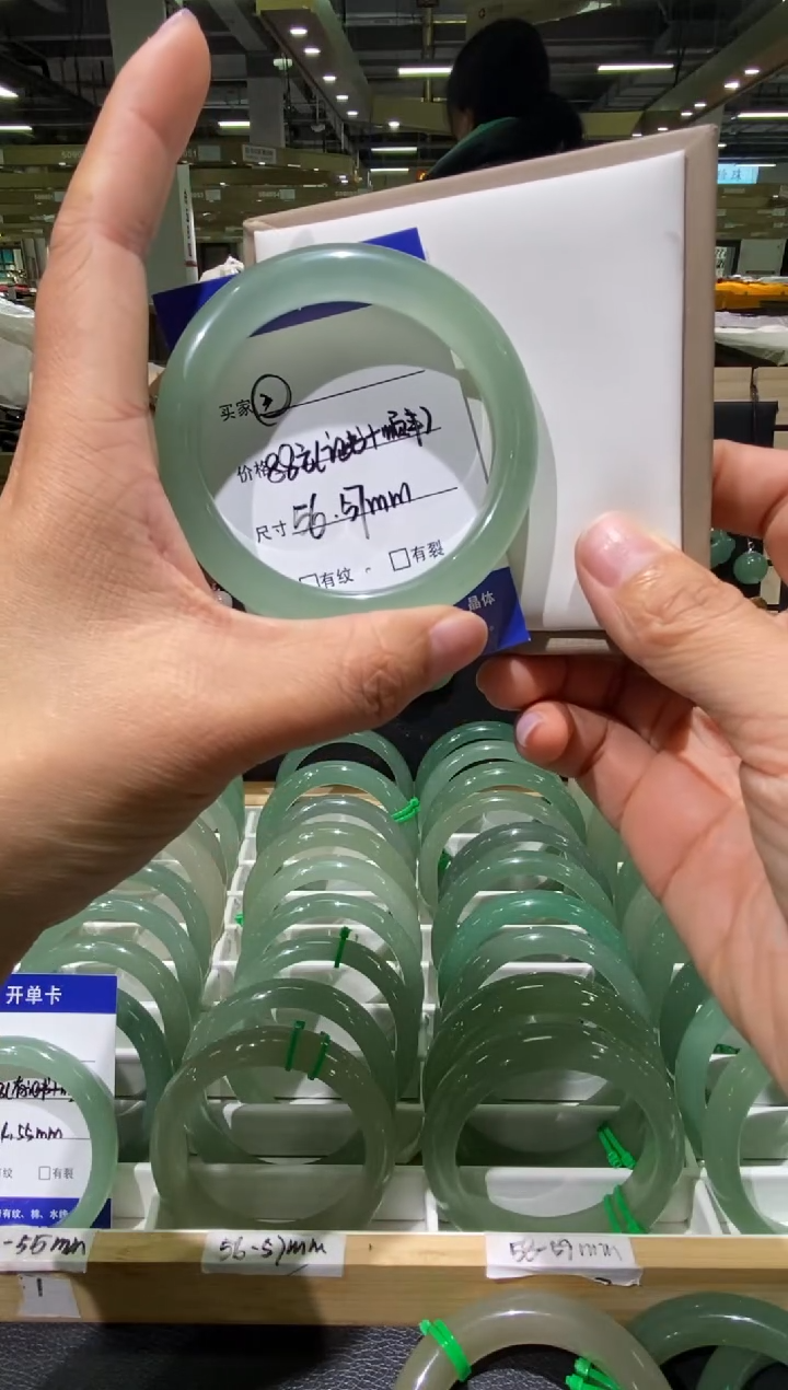 未镶嵌手镯石英质玉3