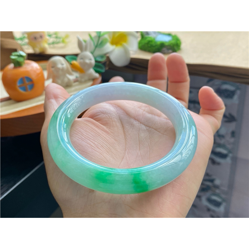 天然翡翠9.28批甜阳绿圆条8646号54-10.8-10.7天然翡翠手镯