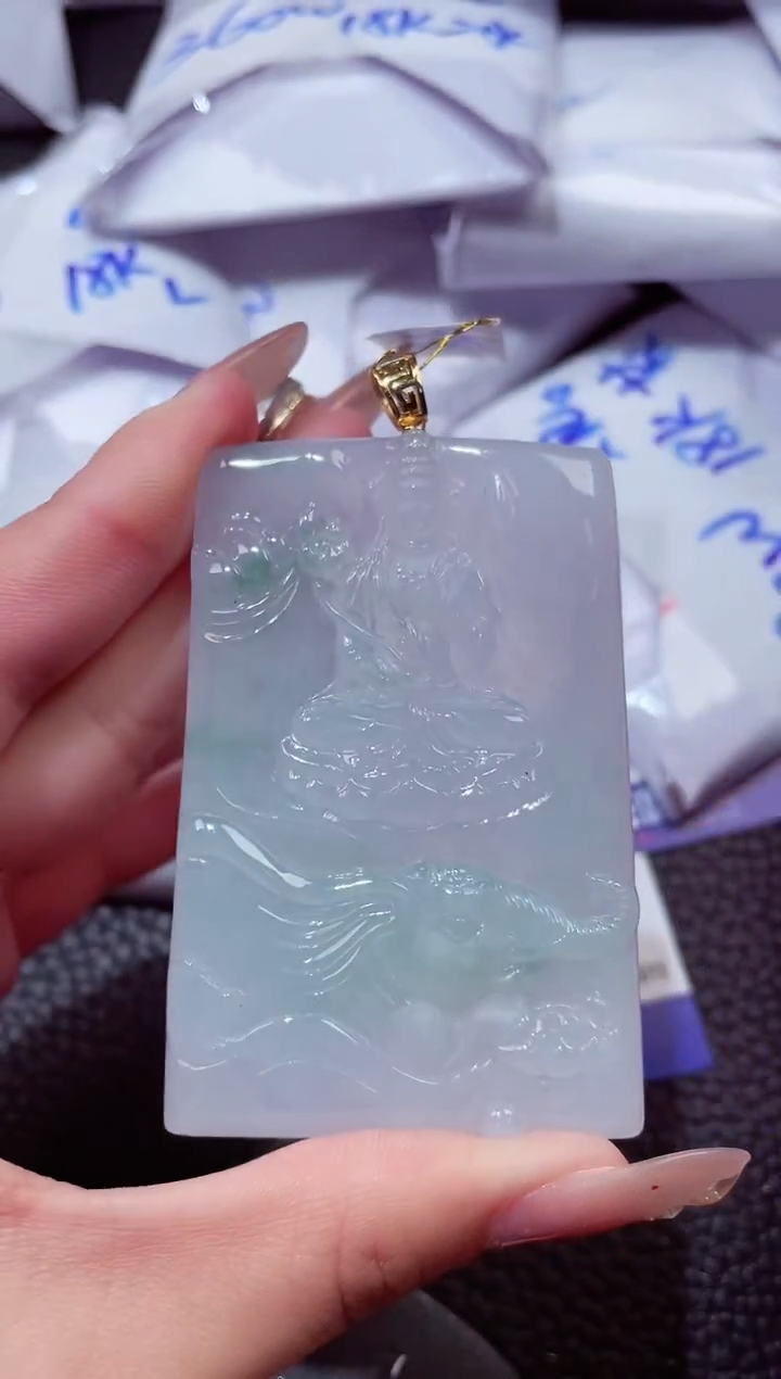 颈饰18K金镶嵌翡翠20260103