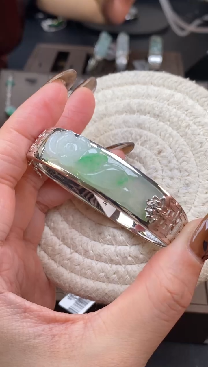 颈饰银S925镶嵌翡翠君*净货13185