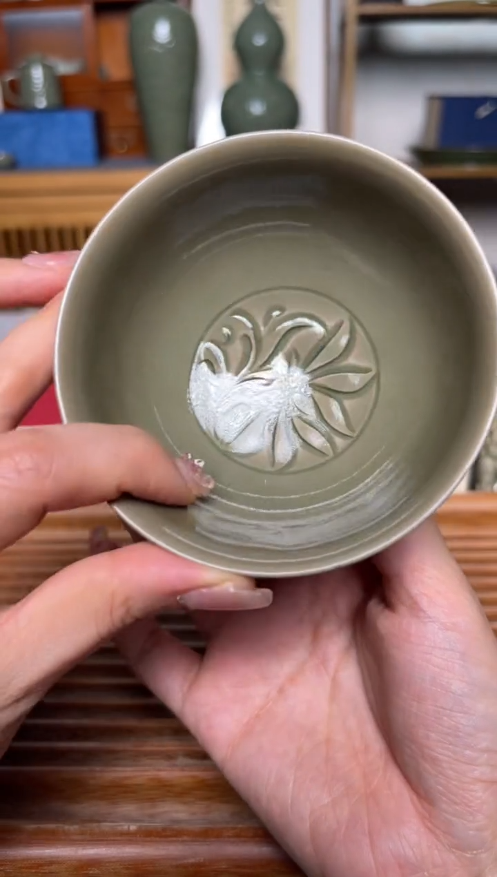 【闪购商品】其他纯手工秘色剔花莲瓣杯 无款 内刻莲纹