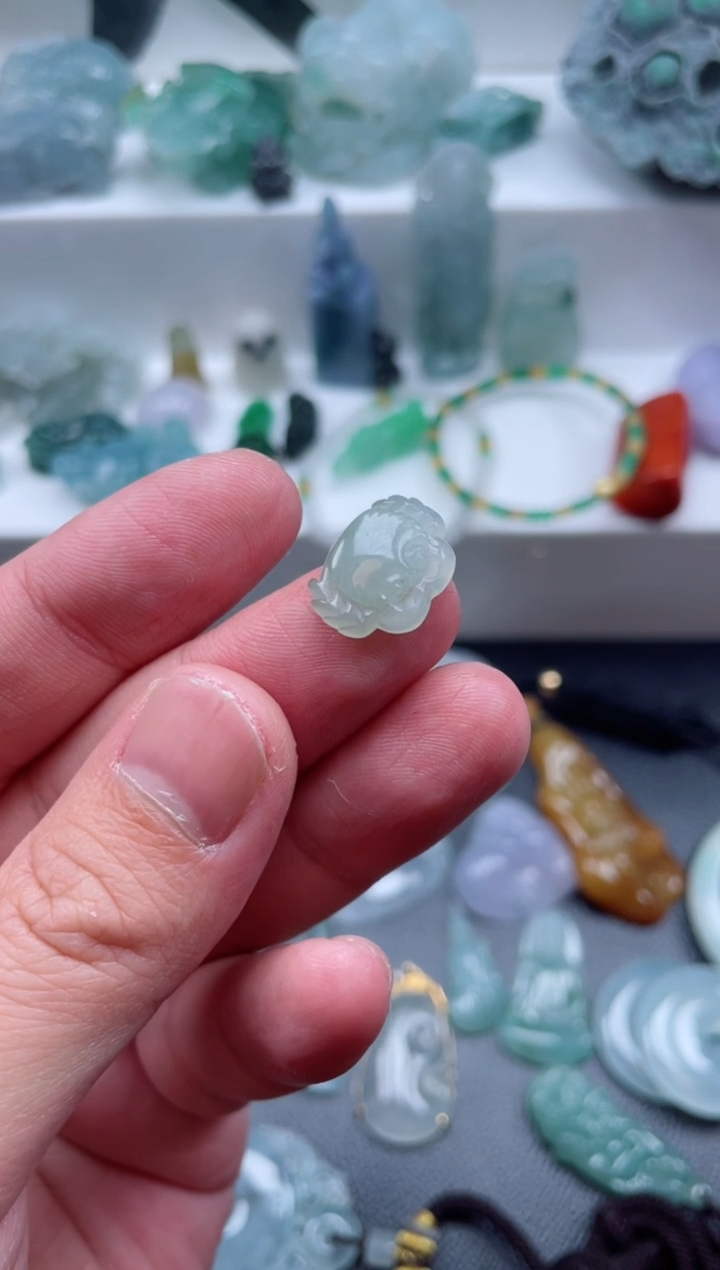 【闪购商品】翡翠颈饰未镶嵌螃蟹