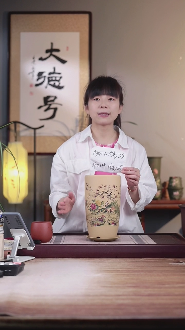 紫砂花盆段泥贴绘玉兰花孔雀开屏一只带托盘