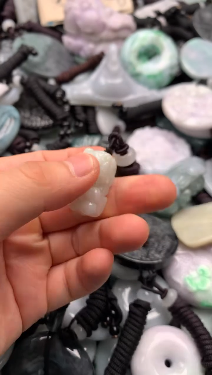 翡翠未镶嵌吊坠(不含链)1