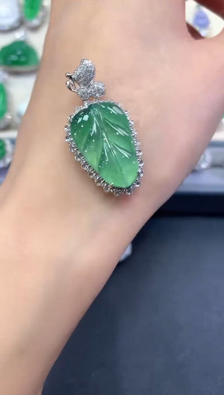 【闪购商品】翡翠吊坠(不含链)18K金镶嵌a102        