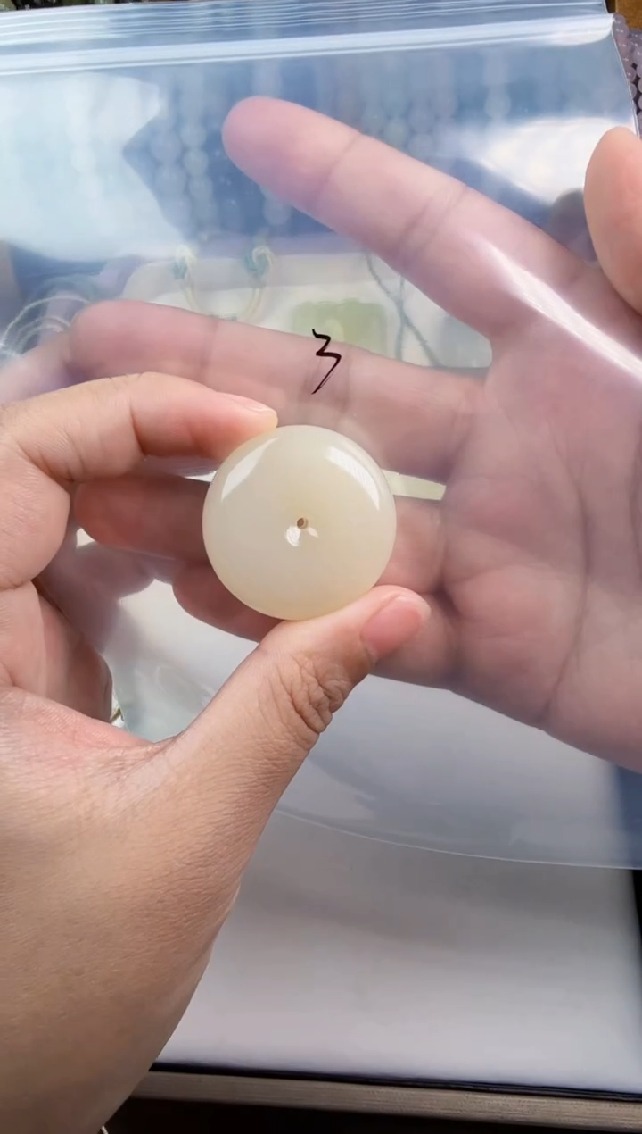 颈饰未镶嵌和田玉-**儿平安扣