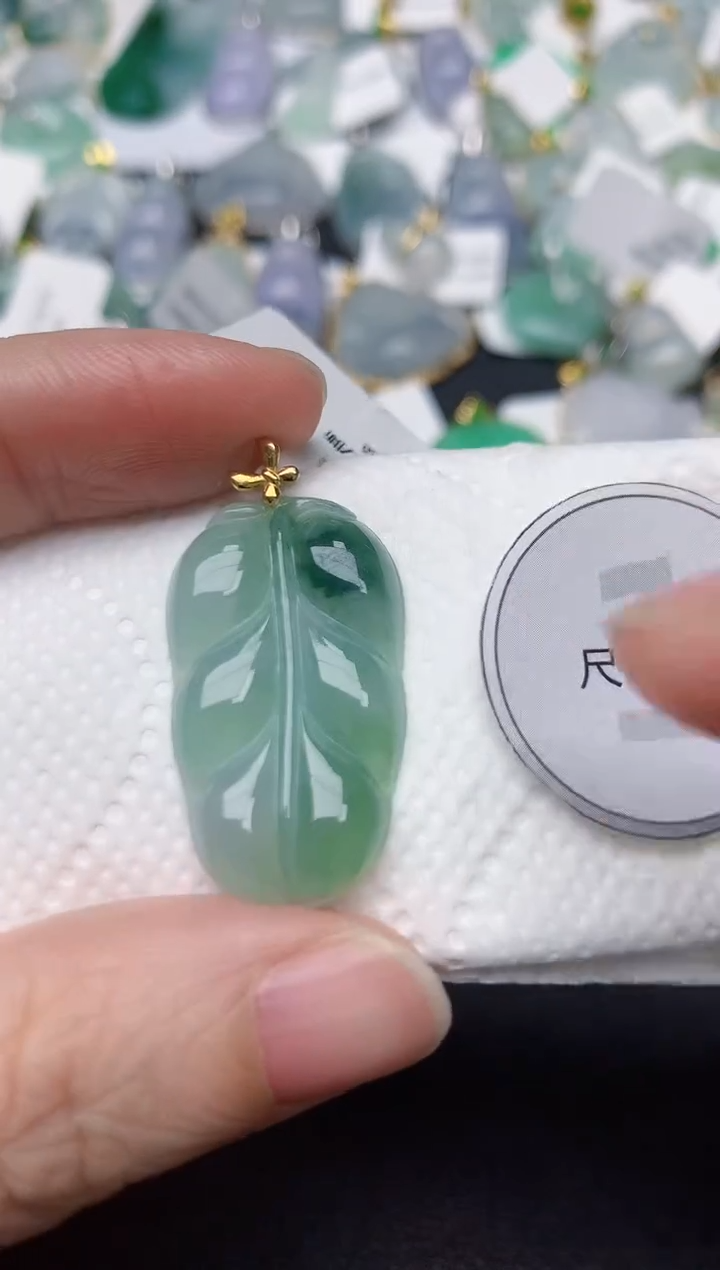 颈饰18K金镶嵌翡翠天然翡翠A货