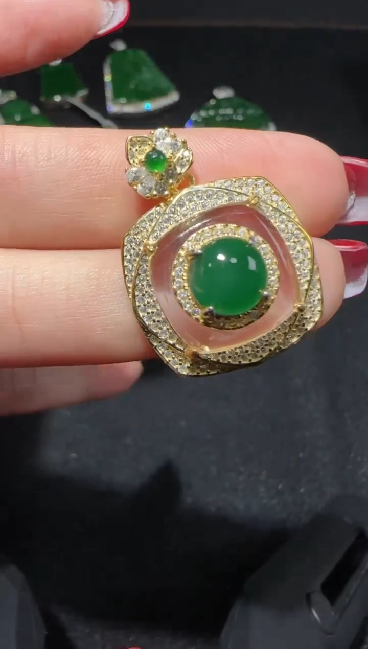 【闪购商品】翡翠吊坠(赠链)未镶嵌多样性发货拍一发一