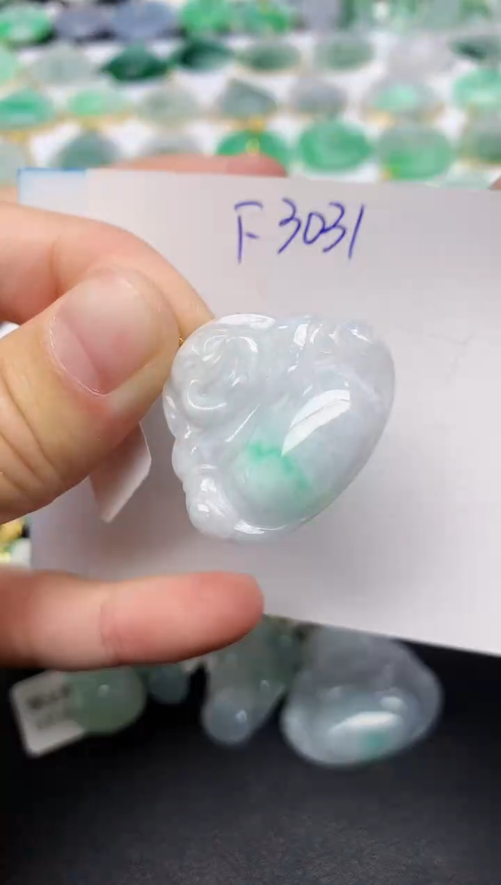 颈饰18K金镶嵌翡翠 天然缅甸A货翡翠百元以上9元证书费自理