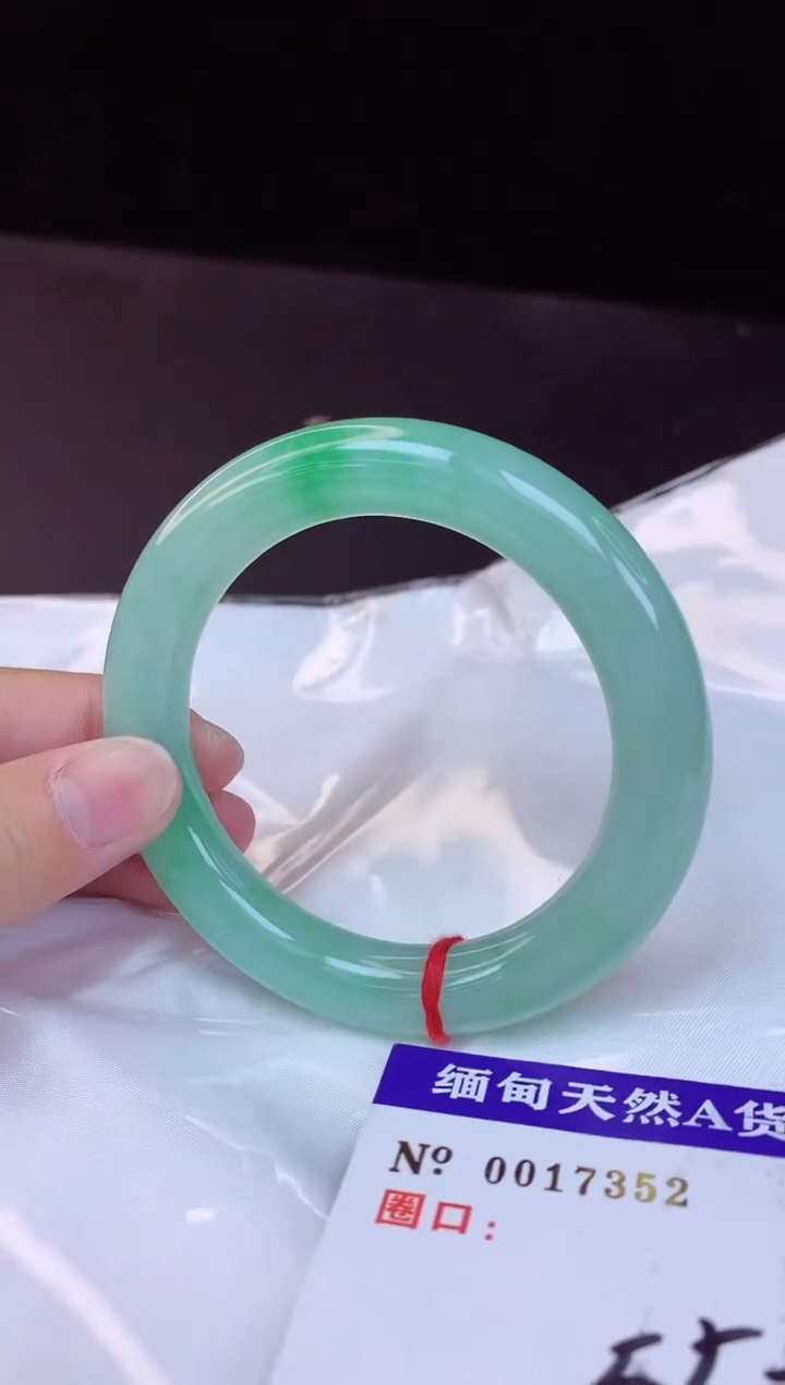 【闪购商品】翡翠手镯未镶嵌55+             