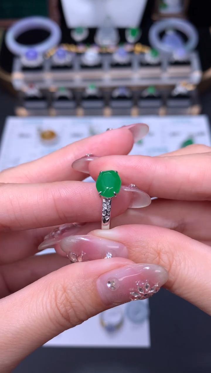 18K金镶嵌定制翡翠48小时鉴赏期 退货不扣服务费