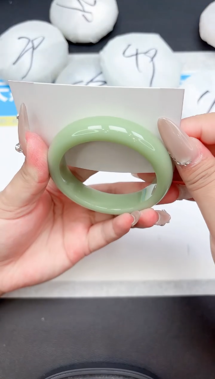 未镶嵌手镯石英质玉56-56.1