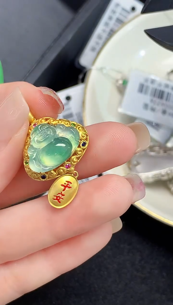 吊坠(不含链)18K金镶嵌翡翠多样性发其一