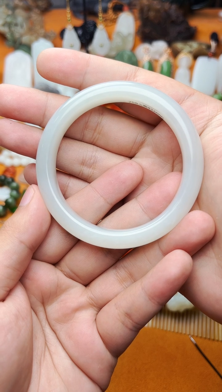 【闪购商品】和田玉手镯未镶嵌58.5圈口