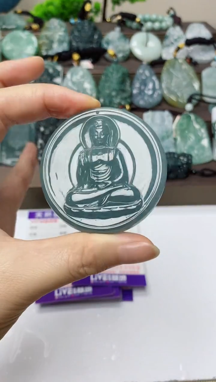 翡翠未镶嵌颈饰        