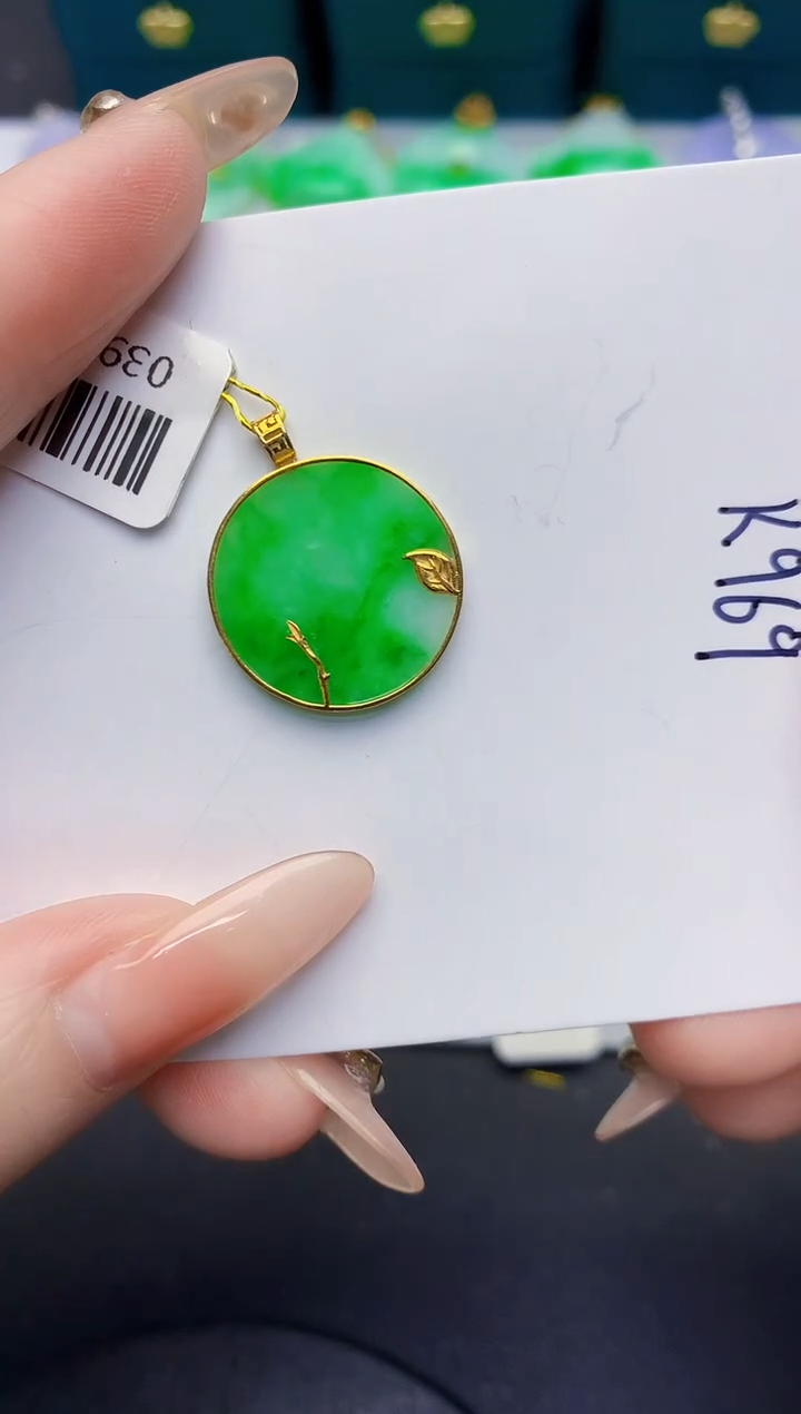 颈饰18K金镶嵌翡翠缅甸天然翡翠A货