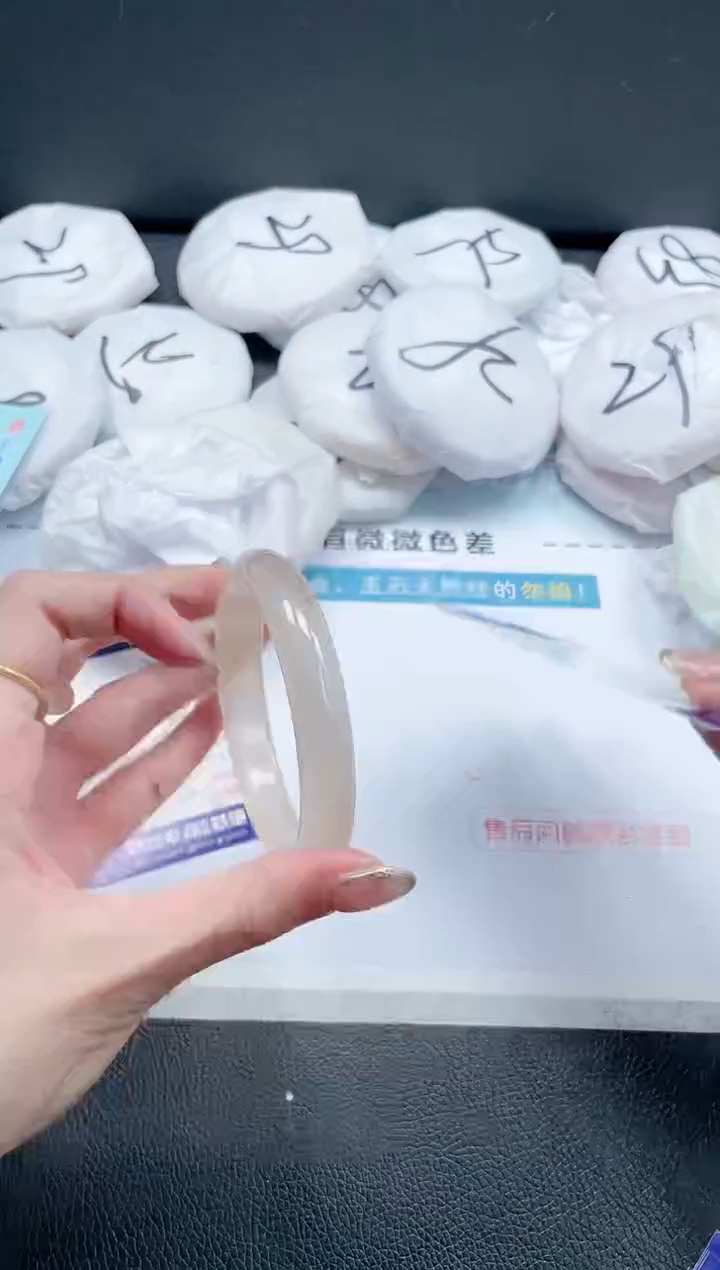 【闪购商品】石英质玉手镯未镶嵌12J348-59