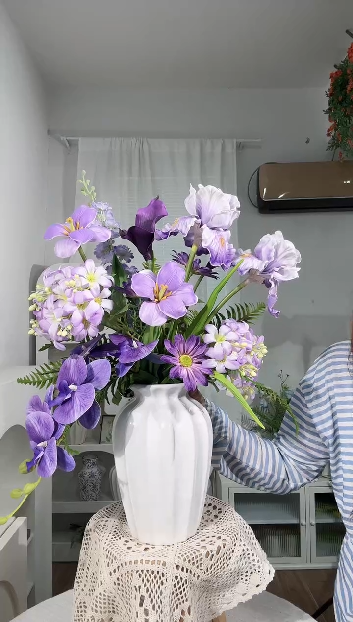 紫色花束+白色陶瓷花瓶一套。中秋上新福利