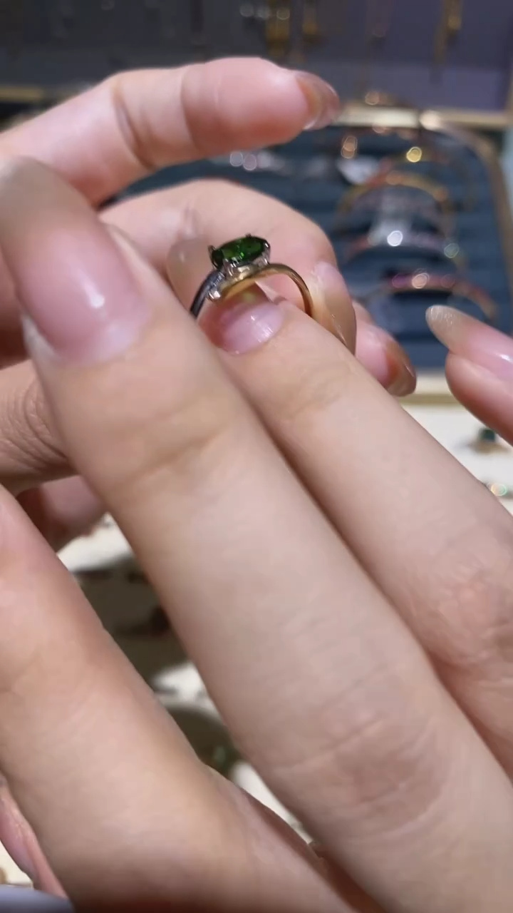 【闪购商品】透辉石戒指18K金镶嵌戒指