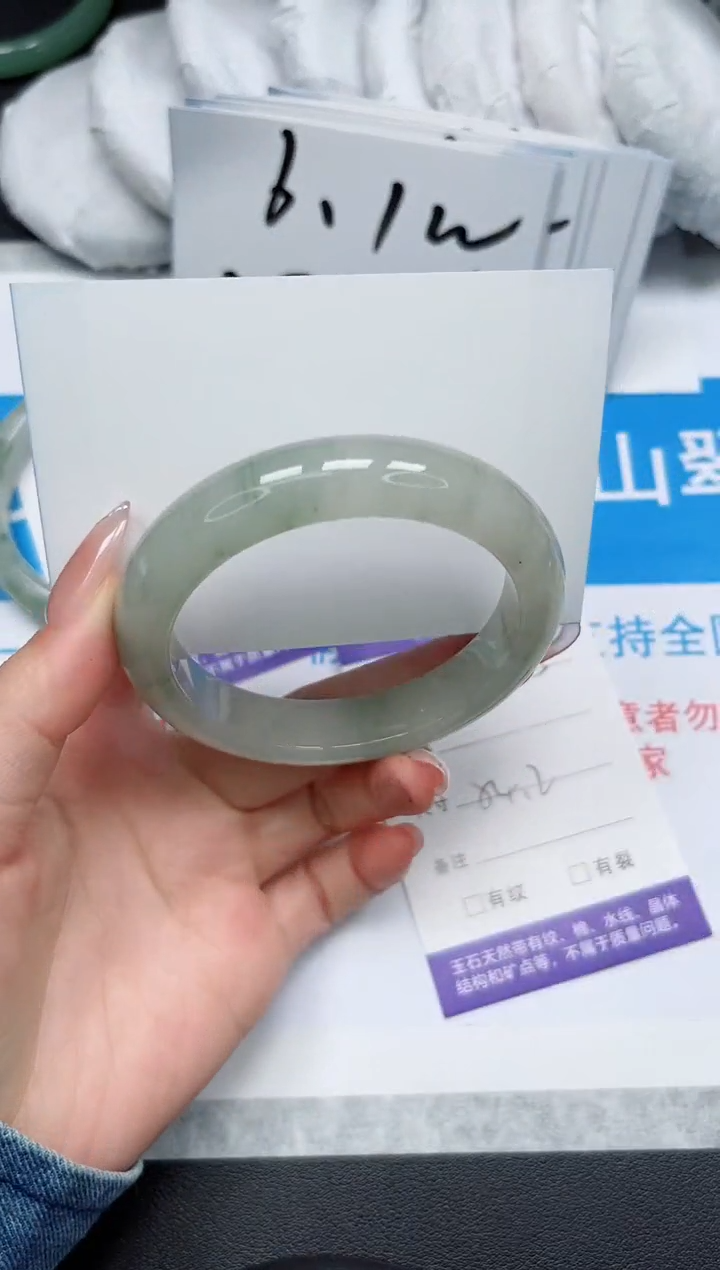 【闪购商品】石英质玉手镯未镶嵌225