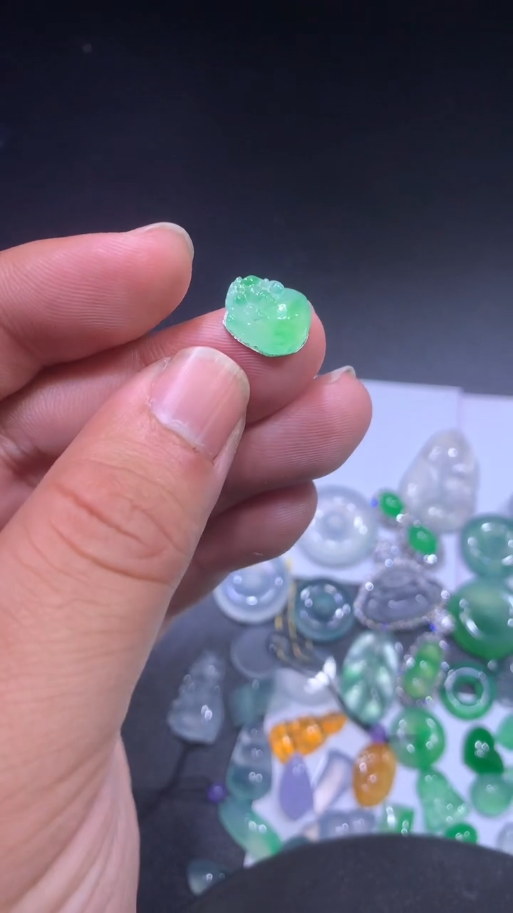 颈饰未镶嵌翡翠貔貅