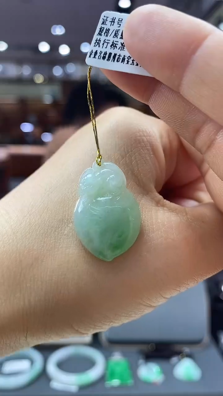 颈饰未镶嵌翡翠寿桃1