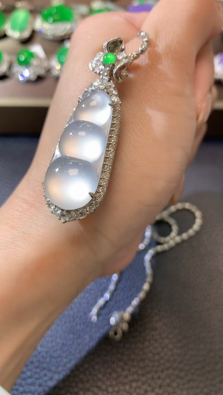 【闪购商品】翡翠吊坠(不含链)18K金镶嵌C35