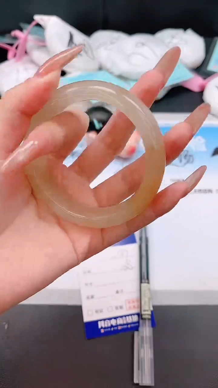 未镶嵌手镯石英质玉9W37-57