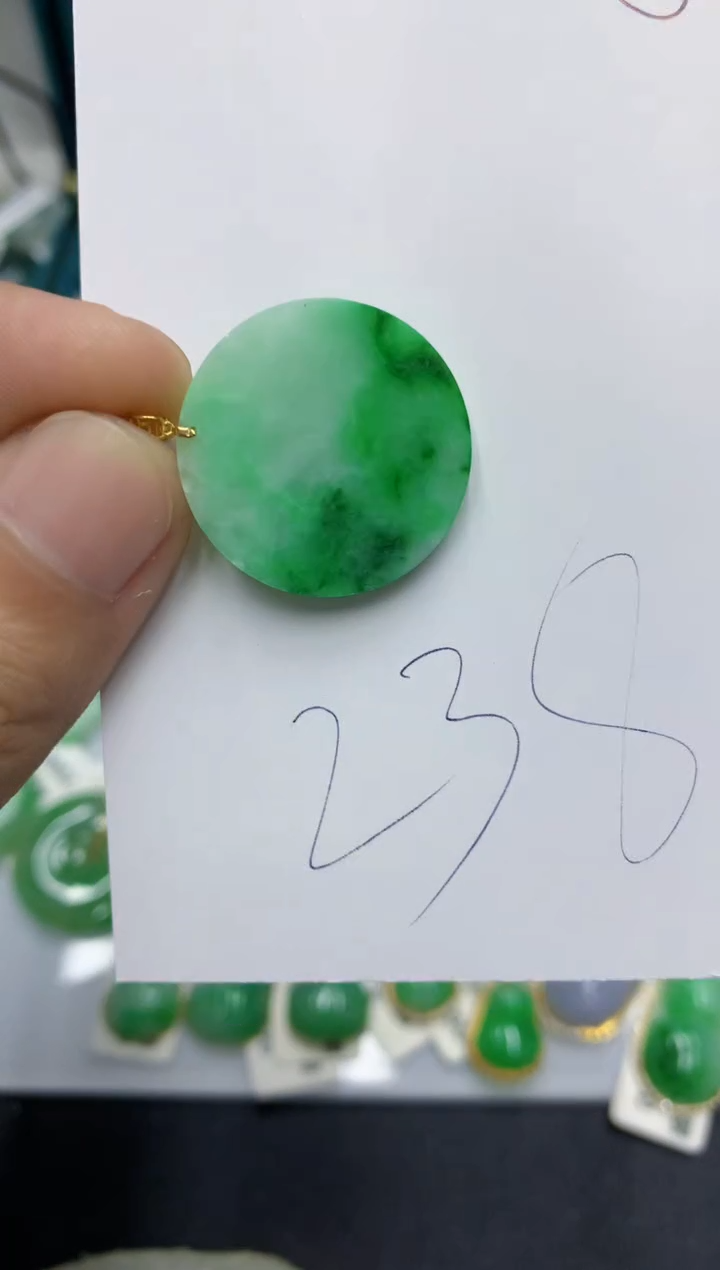 【闪购商品】翡翠颈饰18K金镶嵌翡翠