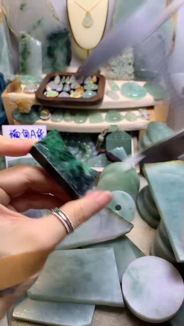 【闪购商品】翡翠挂件未镶嵌缅甸A货翡翠，没有运费险