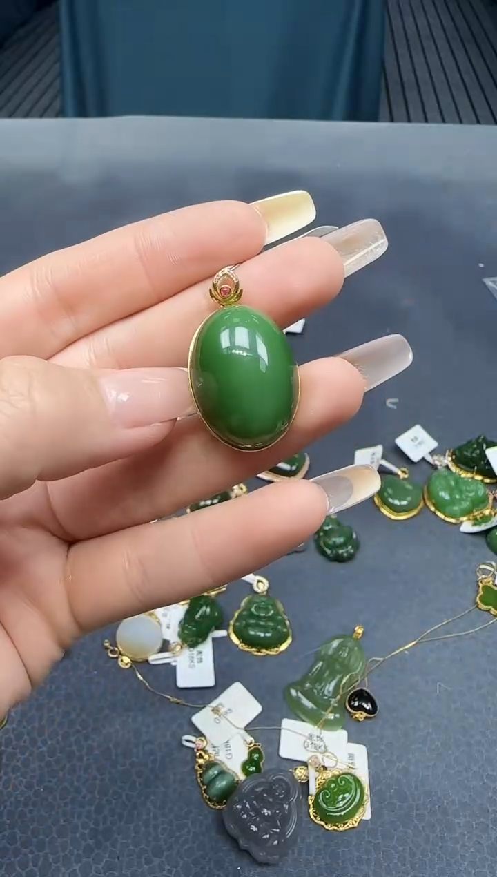 【闪购商品】和田玉挂件18K金镶嵌1