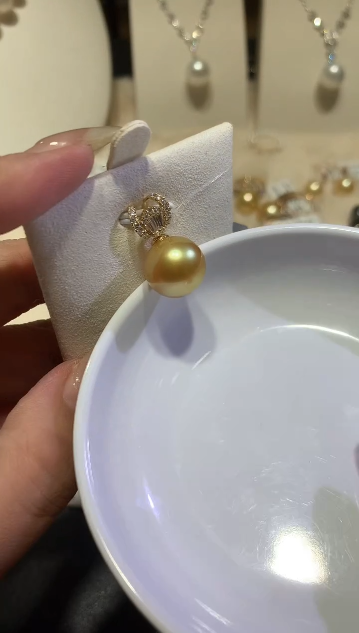 18K金镶嵌吊坠（不含链）海水珍珠A256|8800