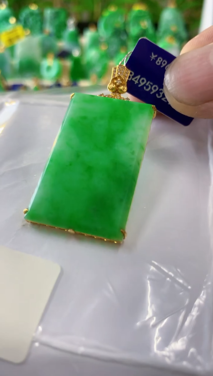 翡翠18K金镶嵌吊坠(不含链)缅甸翡翠挂件