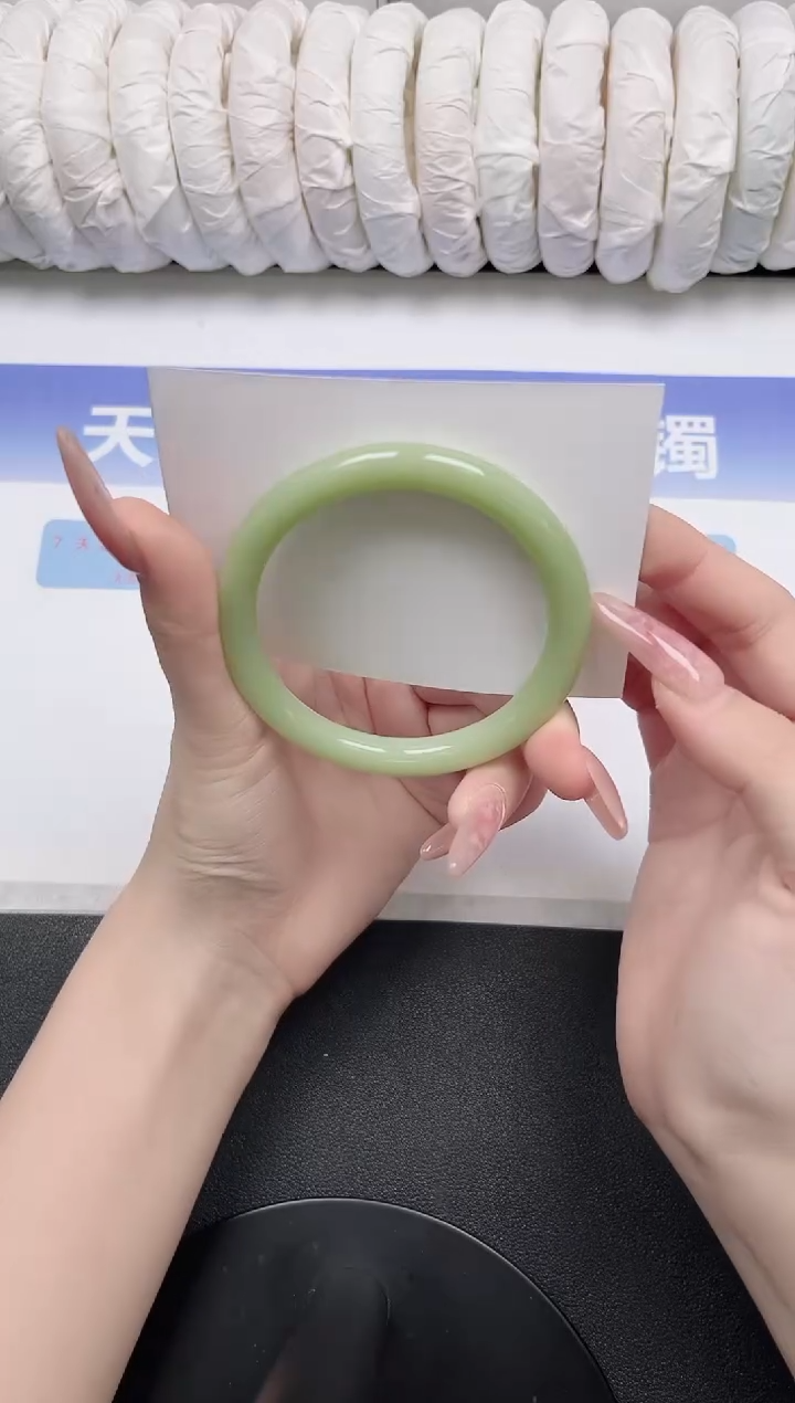 未镶嵌手镯石英质玉116-56.1