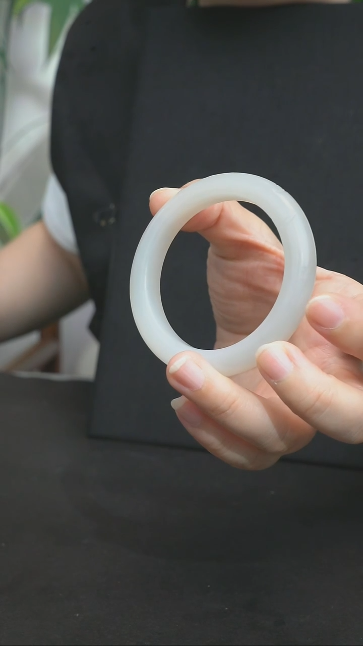 和田玉手镯未镶嵌爱***包53.6圈口