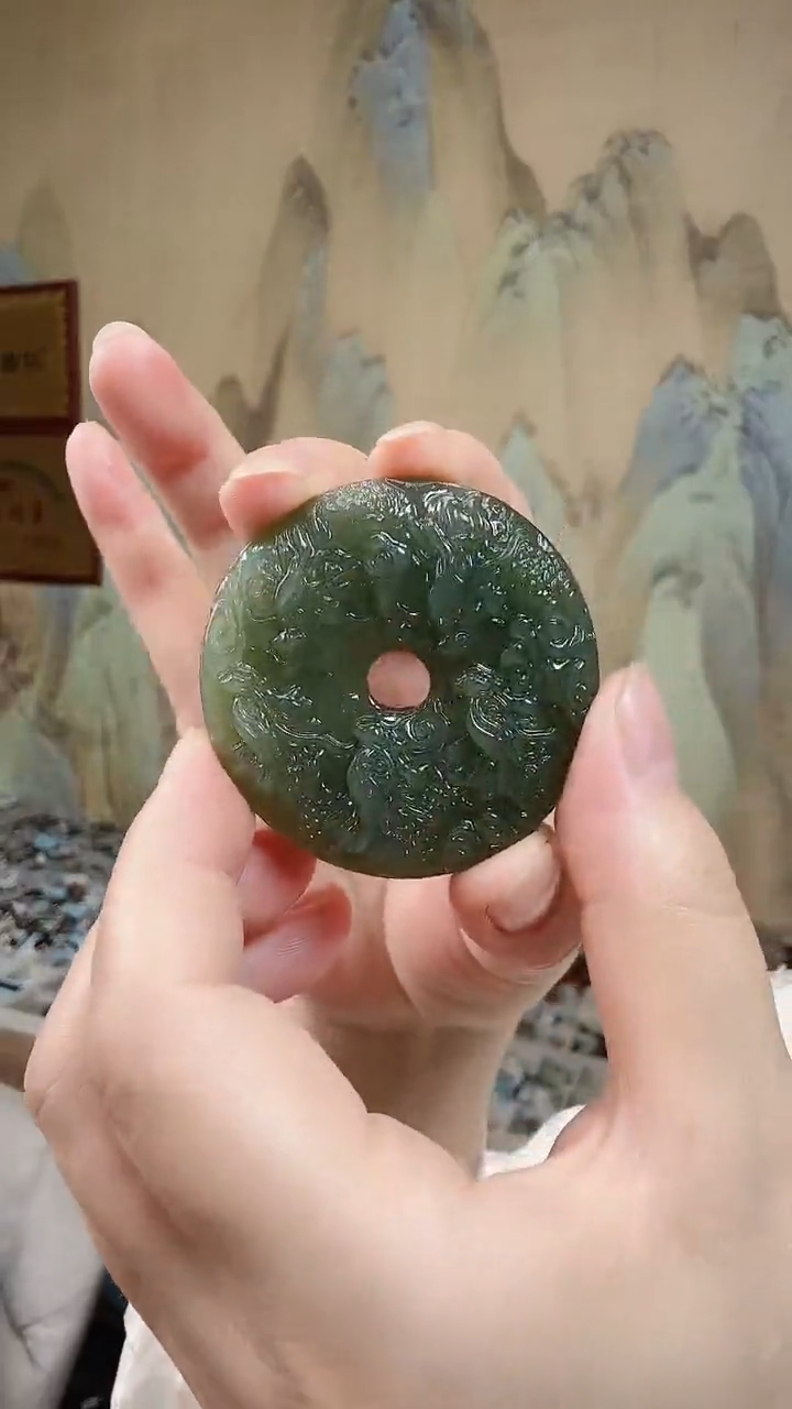 和田玉未镶嵌颈饰.