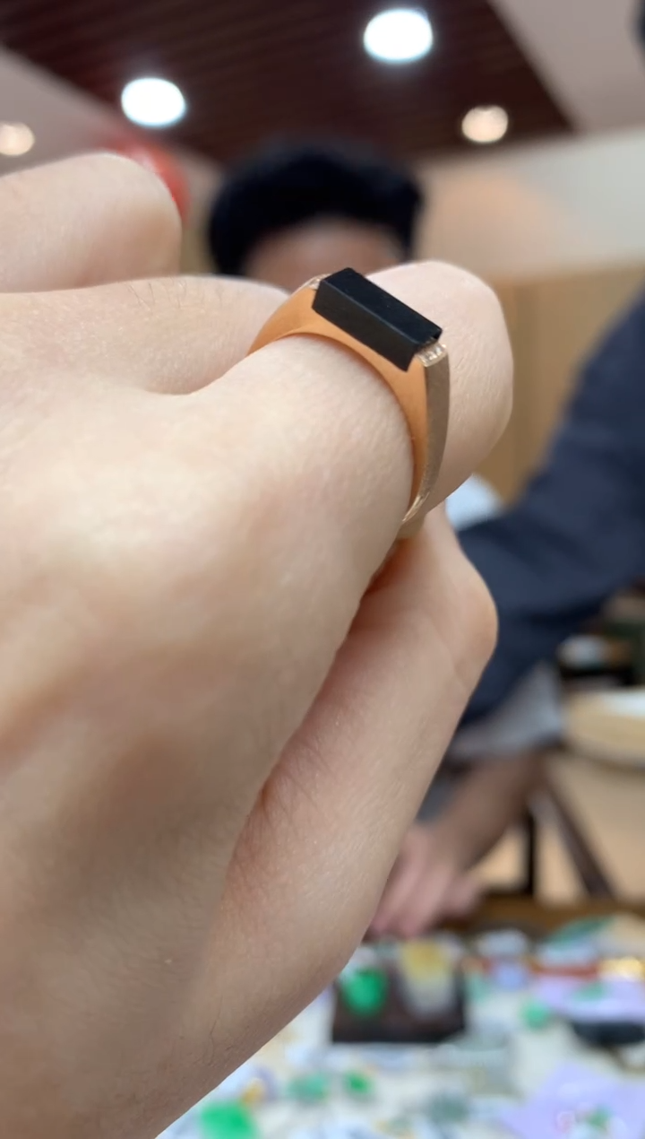 18K金镶嵌戒指翡翠戒指