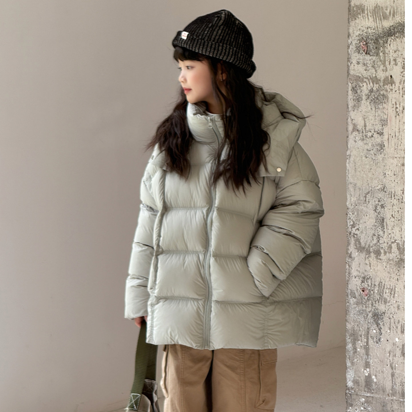 2025冬季新款泡芙感90白鸭绒韩版女童羽绒服W25447