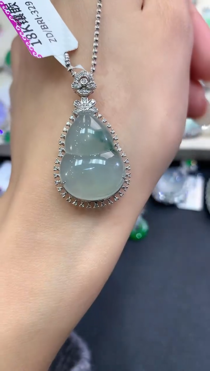 【闪购商品】翡翠吊坠(不含链)18K金镶嵌q19         