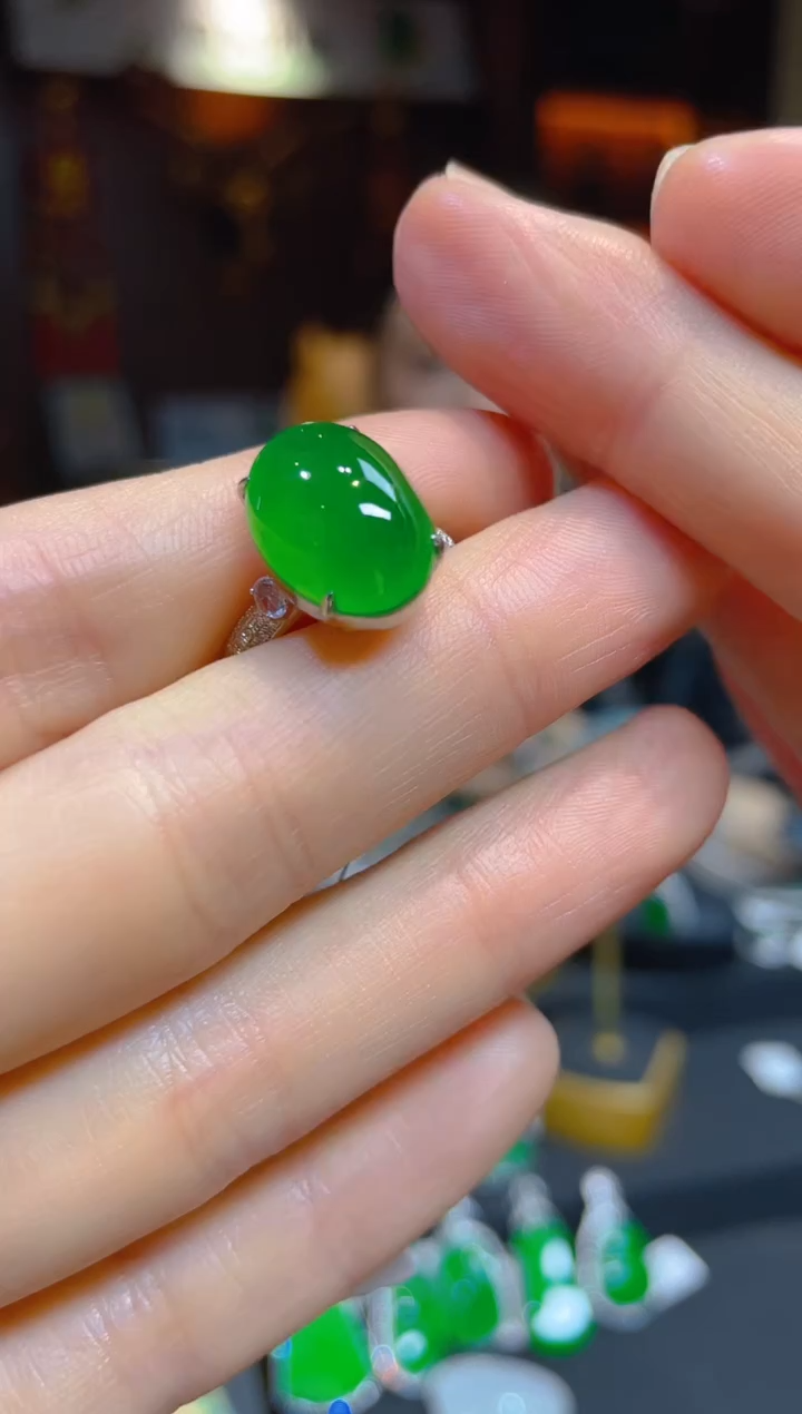 【闪购商品】翡翠戒指18K金镶嵌118972天然A货翡翠蛋面戒指