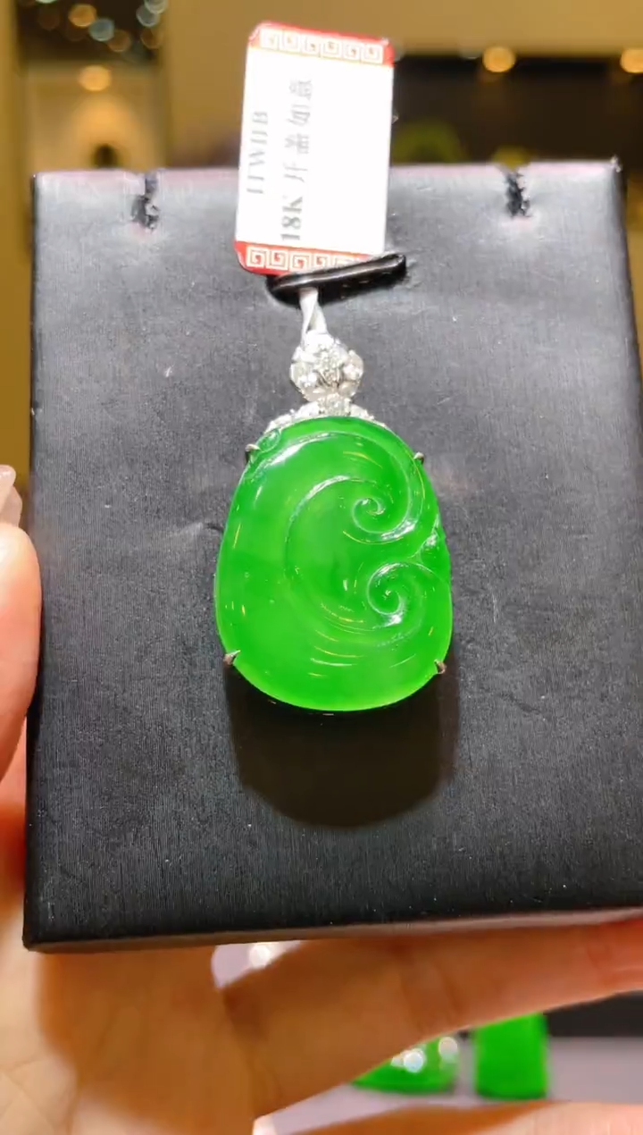 【闪购商品】翡翠吊坠(赠链)18K金镶嵌A92