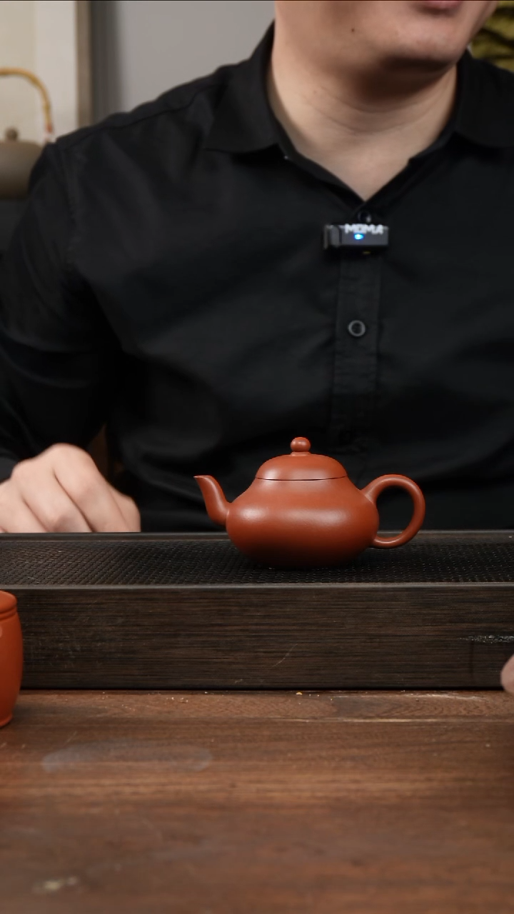 茶杯紫砂朱泥梨形     130CC     微瑕 