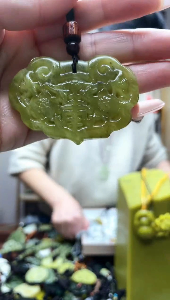 未镶嵌岫玉吊坠·