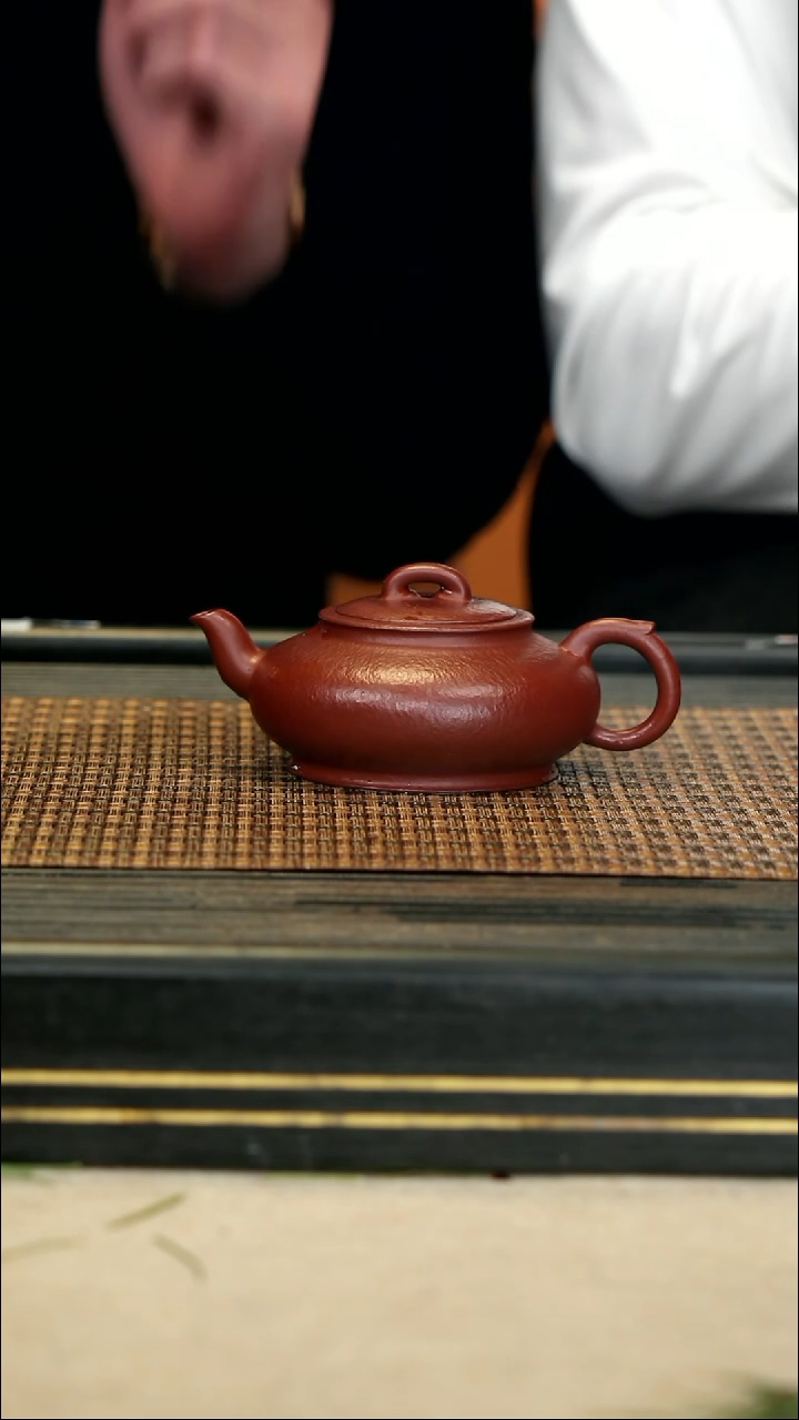 【闪购商品】紫砂茶壶JXT82朱泥 如意虚扁