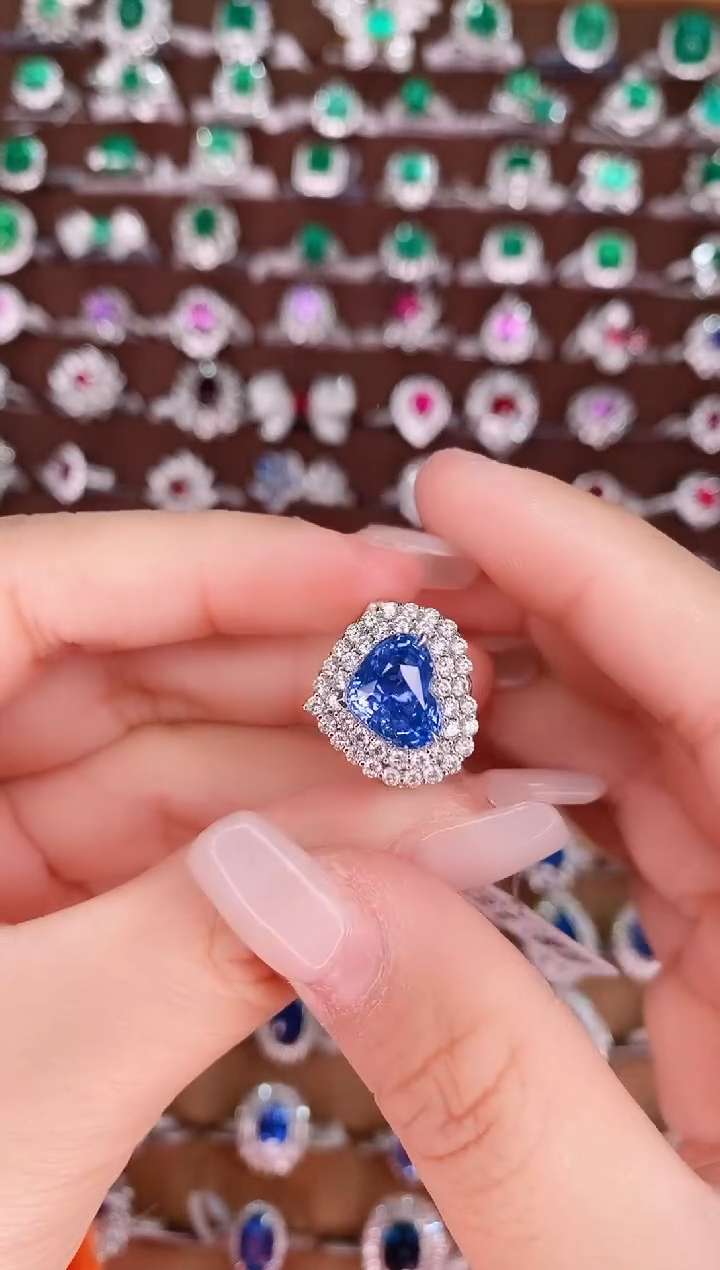 【闪购商品】蓝宝石18K金戒指18K金镶嵌3.03克拉