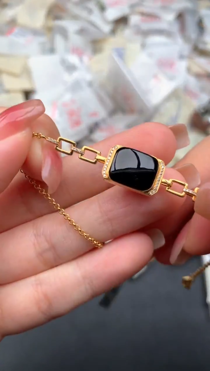 18K金镶嵌挂件翡翠一