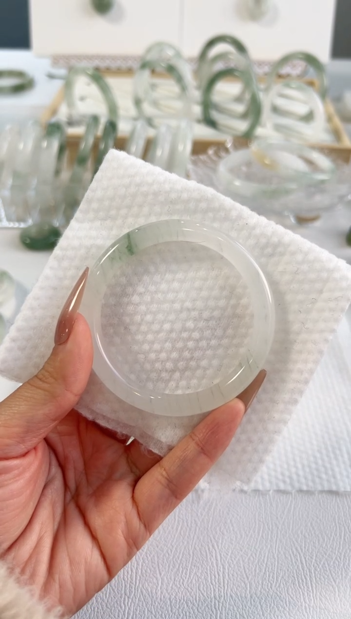 【闪购商品】石英质玉手镯未镶嵌56