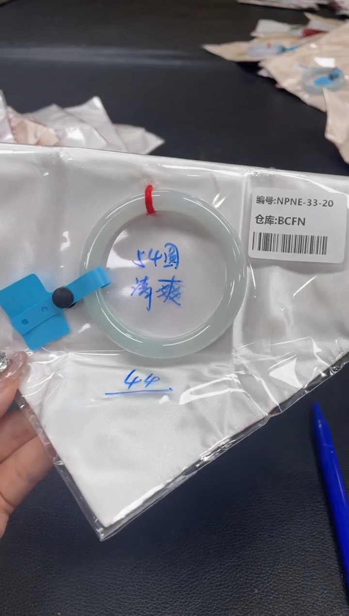 未镶嵌手镯翡翠翡翠手镯