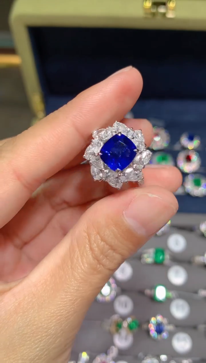 【闪购商品】蓝宝石戒指18K金镶嵌3.17CT