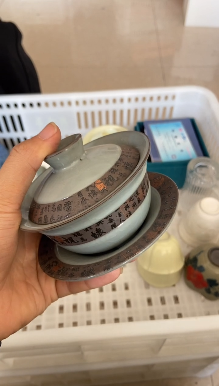 无运费险有瑕疵的摄影的产品有使用过的痕迹有点脏介意勿拍杯